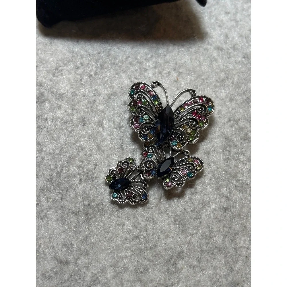 #60. Dangle Butterflies Brooch
